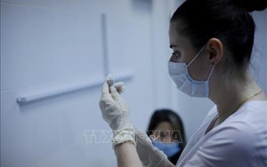 Người Việt tại Nga tiêm thử nghiệm vaccine ngừa COVID-19 lần thứ hai
