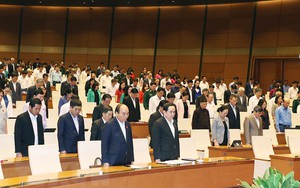 Kỳ họp thứ 10, Quốc hội khóa XIV: Việt Nam là ngọn hải đăng trong chống dịch COVID-19, điểm sáng trong tăng trưởng kinh tế