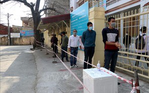 Dịch Covid-19: Hàng trăm lái xe vận tải hàng hóa ở Hải Dương lấy mẫu xét nghiệm SARS-CoV-2