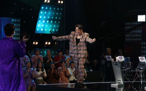 Bị Châu Đăng Khoa chê 'hời hợt', Hứa Minh Đạt trổ tài hát như... diễn