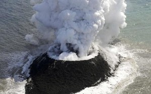 Xuất hiện đảo mới ở Nhật Bản do núi lửa ngầm phun trào