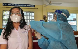 Bình Dương bắt đầu tiêm vaccine phòng Covid-19 cho trẻ từ 12-17 tuổi
