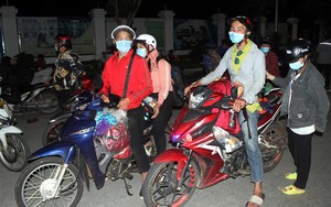 Hình ảnh hàng trăm công dân đi xe máy hàng ngàn km tránh dịch Covid-19 tới Nghệ An