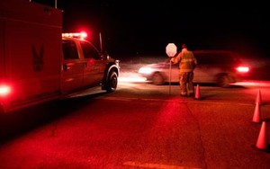 Xe buýt chở đội tuyển khúc côn cầu đâm xe đầu kéo, 14 người chết