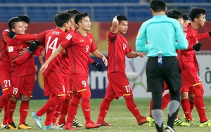 Video: HLV Park Hang Seo chúc mừng từng học trò, Quang Hải cảm ơn người hâm mộ