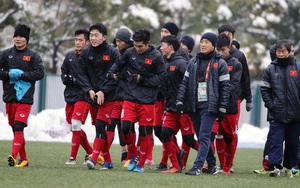 Tiến Dũng bất ngờ với tình cảm của người hâm mộ, Công Phượng có thể lỡ chung kết