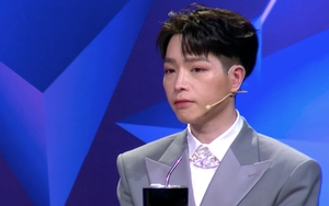 Dàn cố vấn 'Ca sĩ mặt nạ' động viên Đức Phúc vượt qua nỗi ám ảnh bị miệt thị ngoại hình