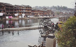 Phượng Hoàng Cổ Trấn yên bình trong bóng thời gian u tịch