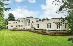 Tiếc đứt ruột nhìn biệt thự trăm tỷ hóa bãi tha ma trong 1 nốt nhạc