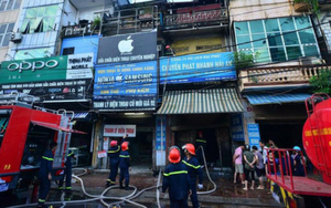 Hà Nội: cảnh sát PCCC cắt khóa cửa nhà dân, dập tắt đám cháy kinh hoàng lúc lúc nửa đêm