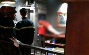 Hà Nội: chết thảm vì kẹt đầu trong thang máy