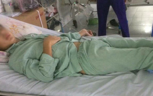 Vợ ép 2 con uống thuốc trừ cỏ vì mất 7.000 đồng, chồng không cho đó là sai trái