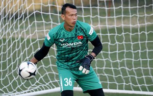 Xem lại những pha cứu thua xuất thần của Tấn Trường trước Malaysia