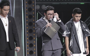 ‘Rap Việt’: Trấn Thành, Karik đồng loạt bật khóc, Wowy tung Nón vàng bất kể ai bị loại
