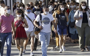 Dịch COVID-19: Pháp đưa thêm nhiều tỉnh vào 'vùng đỏ'