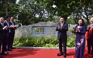 Gắn biển công trình xây dựng, cải tạo, chỉnh trang khu vực xung quanh hồ Hoàn Kiếm