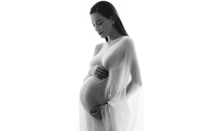 Hồ Ngọc Hà tung ảnh mang song thai, tiết lộ mất ngủ ở cuối thai kỳ