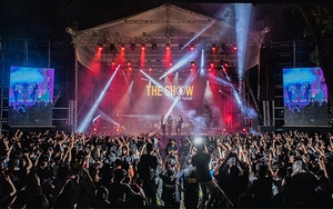 5.000 khán giả khóc cười cùng Bức Tường trong live concert ‘Đường đến ngày vinh quang’