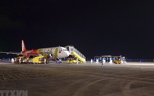 Mở lại các đường bay quốc tế bằng 'hộ chiếu vaccine': Chuyên gia nói gì ?