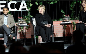 Bà Hilary Clinton bất ngờ tới LHP Tribeca xem phim vì... loài voi