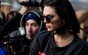 Kendall Jenner bán nude táo bạo với bốt cam trăm triệu