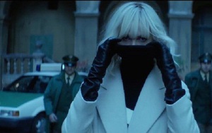 Kiều nữ Hollywood Charlize Theron tiết lộ lý do mê mệt những vai diễn lưỡng tính