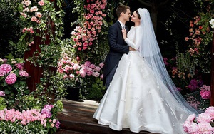 VIDEO: Miranda Kerr lộng lẫy mặc váy cưới trong hôn lễ với tỷ phú Snapchat