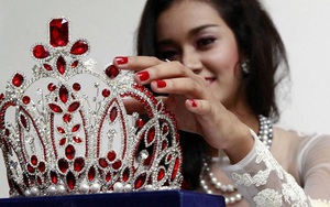 Hoa hậu bị ép phẫu thuật ngực hoặc... trả lại vương miện