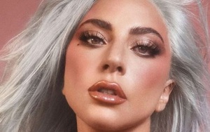 Lady Gaga ngực trần quảng bá dòng mỹ phẩm riêng 'lành tính'
