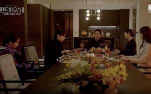 'Penthouse - Cuộc chiến thượng lưu 2': Mẹ con ác phụ xun xoe Joo Dan Tae, xuất hiện ở căn áp mái như người nhà