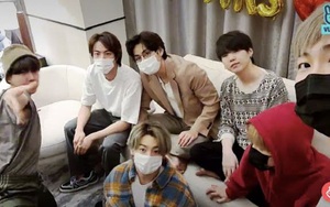 Vừa hết Grammy, BTS đã livestream gặp fan nhưng thần sắc mệt mỏi