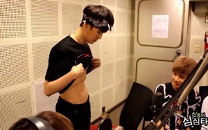 Suga khoe cơ bụng 'siêu năng lực', BTS cũng chắng kém cạnh