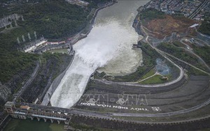 Đóng 1 cửa xả đáy hồ Hoà Bình và hồ Sơn La vào 16 giờ ngày 17/6