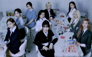 Sau khi tái ký với JYP, TWICE bất ngờ tung teaser thông báo comeback vào ngày 26/8