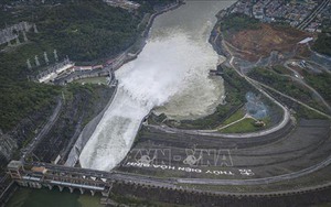 Đóng một cửa xả đáy hồ Hòa Bình vào 14 giờ ngày 24/7