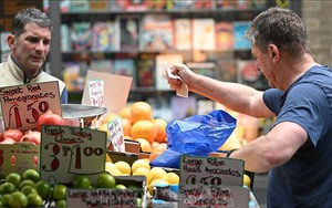 Lạm phát tại Anh tăng lên mức kỷ lục mới trong 40 năm qua