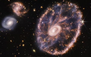 Kính thiên văn James Webb tiết lộ vẻ đẹp rực rỡ của Thiên hà Bóng ma