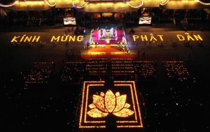 Hàng vạn người tham dự Đại lễ Phật đản 2022 tại Chùa Tam Chúc