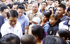 Chủ tịch Nguyễn Đức Chung tại xã Đồng Tâm: Sau đối thoại là những nụ cười