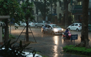Đêm nay 6/6, Hà Nội mưa dông, nguy cơ gió lốc và mưa đá