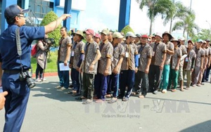 Tàu Cảnh sát biển đưa 695 ngư dân từ Indonesia trở về