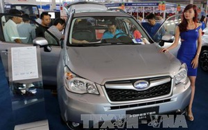 Ô tô giảm giá cả trăm triệu, khách hàng vẫn chờ giảm thêm