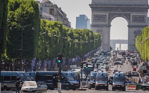 Vụ đâm xe ở đại lộ Champs Elysees: Bắt 4 thành viên gia đình thủ phạm