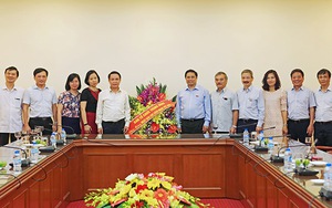 Trưởng Ban Tổ chức TƯ Phạm Minh Chính thăm, chúc mừng Thông tấn xã Việt Nam