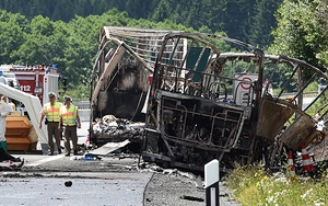 Tai nạn xe buýt nghiêm trọng tại Đức: 18 người có thể đã chết