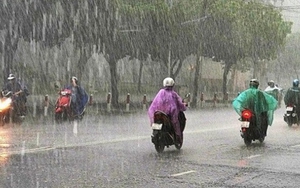 Cả nước mưa rào, nước trên sông Hồng tại Hà Nội tiếp tục lên nhanh