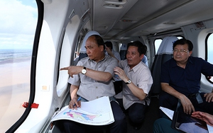 Hình ảnh từ trực thăng Thủ tướng Nguyễn Xuân Phúc thị sát Đồng bằng sông Cửu Long