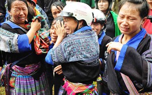 Những bức ảnh quăng mình trong mưa lũ của phóng viên Đinh Hữu Dư