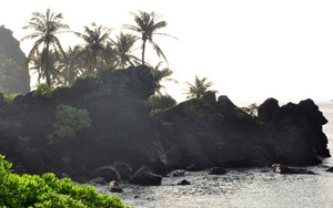 Thương Lý Sơn đảo khuất giữa mây mù