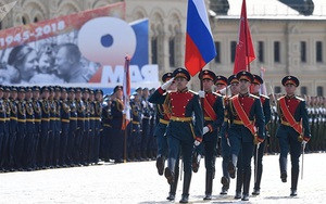 Xem Lễ diễu binh Ngày Chiến thắng phát xít trên Quảng trường Đỏ, Nga